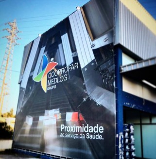Montagem de empena / Lona em fachada de edificio