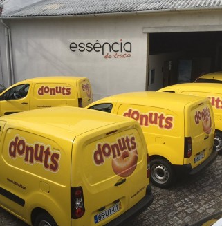 Decoração de Frota Donuts - FOrragem intergal a vinil